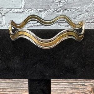 Vintage 1978 Fashion Waves Avon Bracelet ITM883